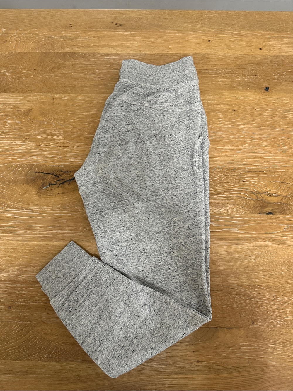 Lululemon women’s grey joggers. Size 6